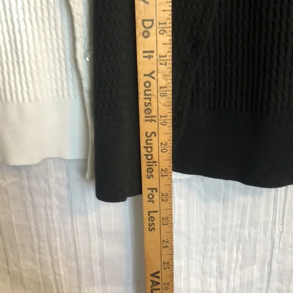ISAAC MIZRAHI size M 2 black & white short sleeve button down sweater cardigans - Picture 9 of 10
